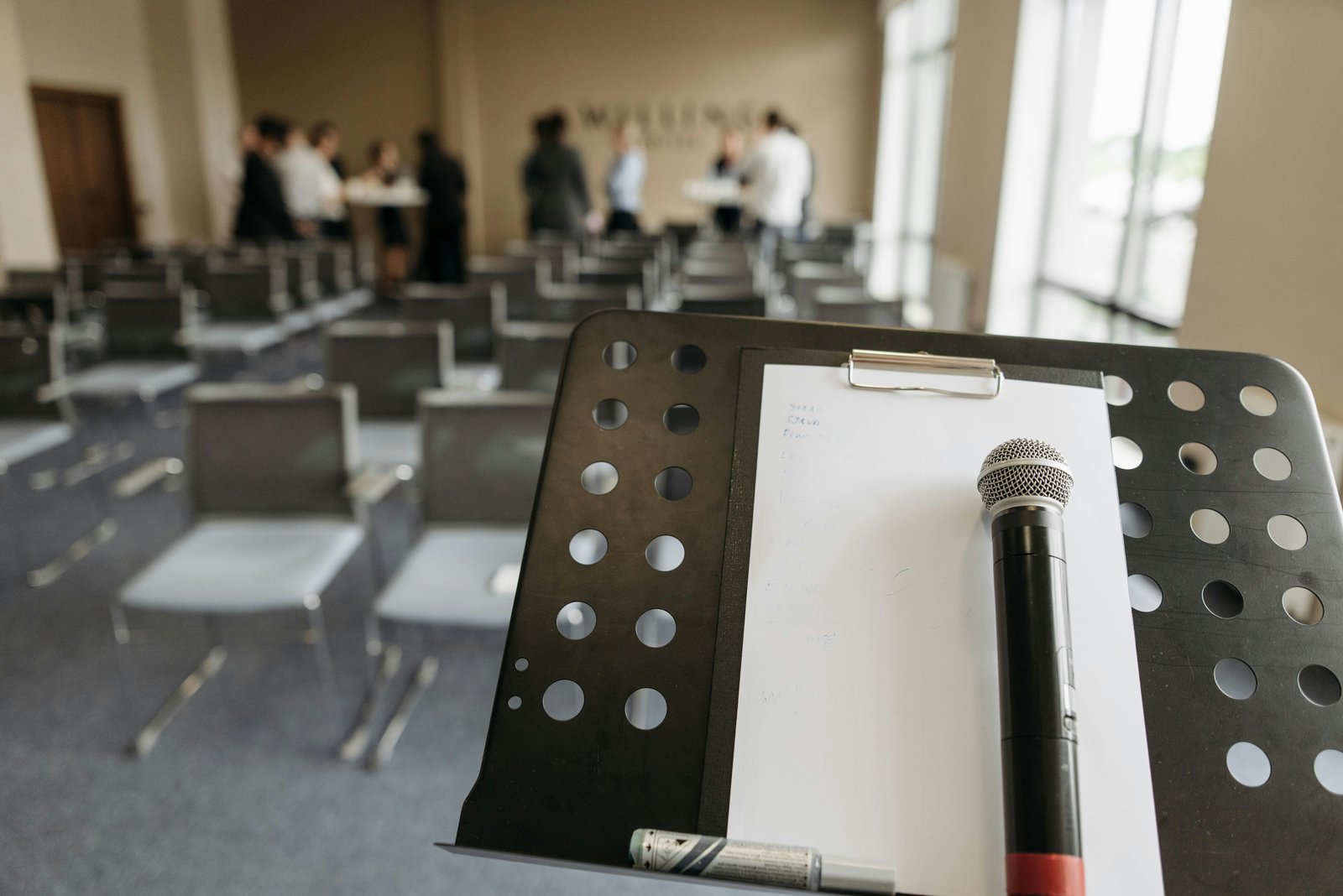 Micrófonos profesionales para conferencias y eventos empresariales